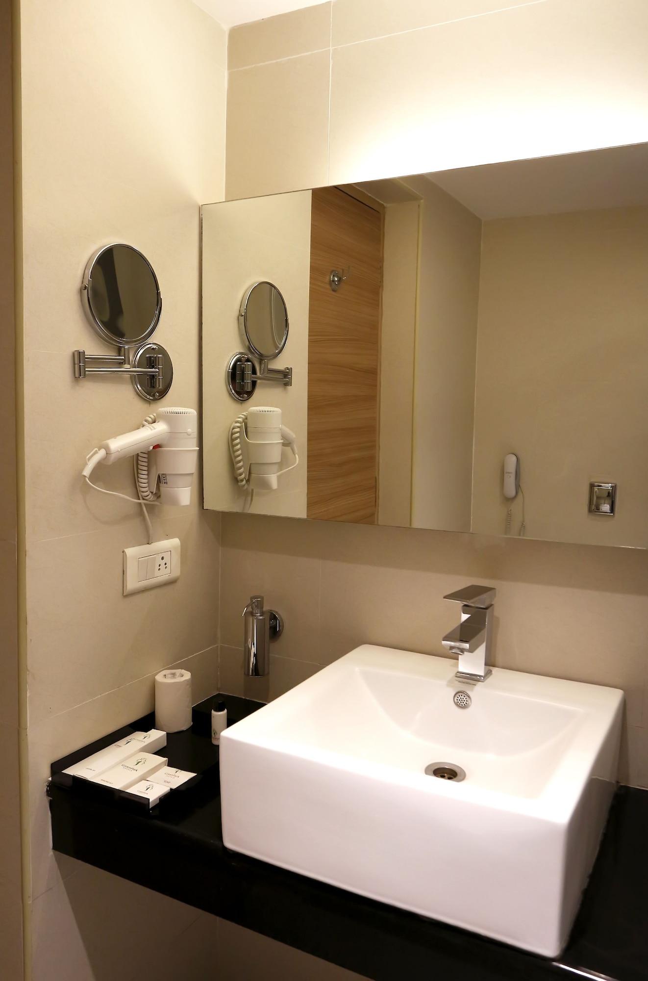 Green Park Madras Buitenkant foto Bathroom