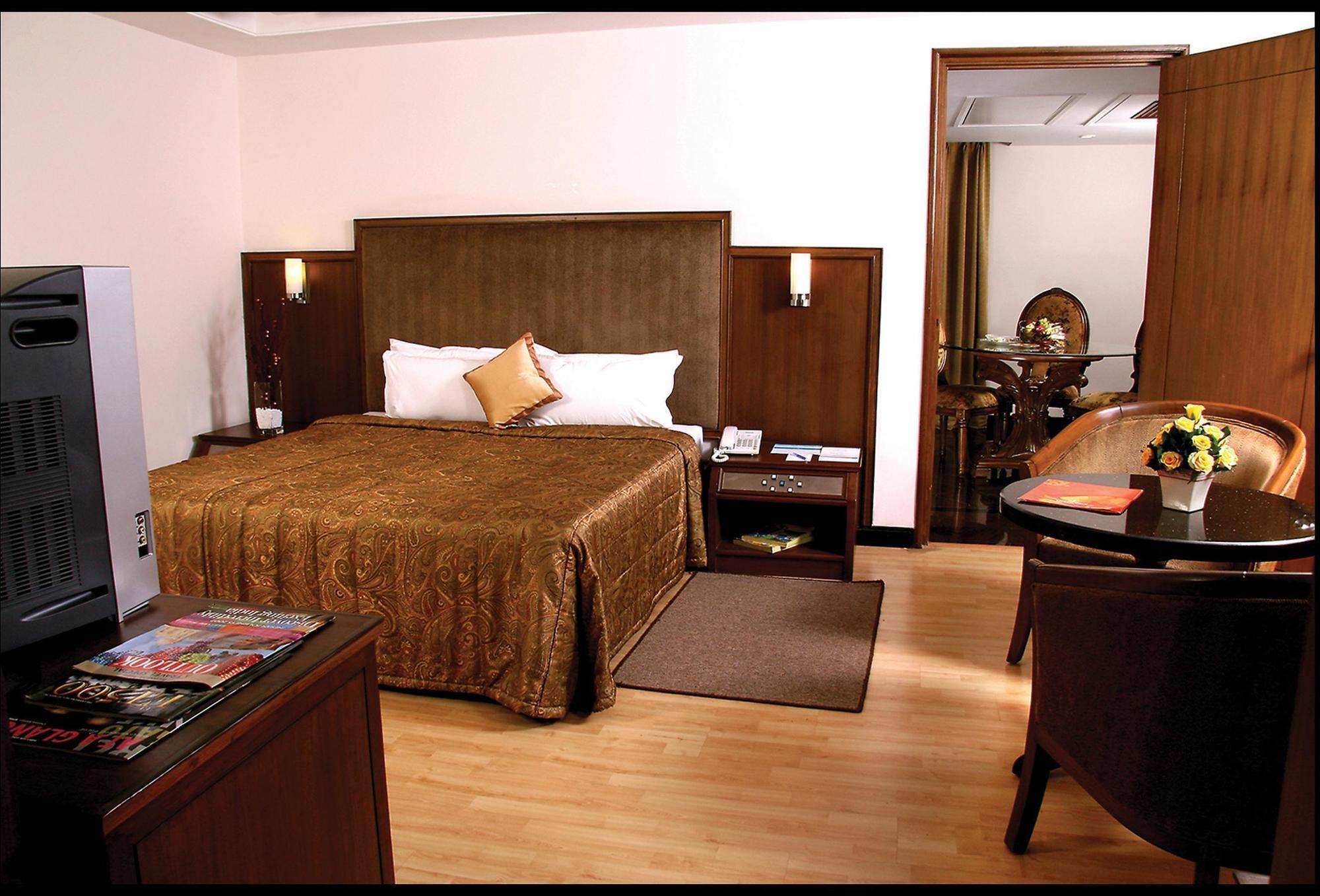 Green Park Madras Buitenkant foto A room at the Taj Bengal