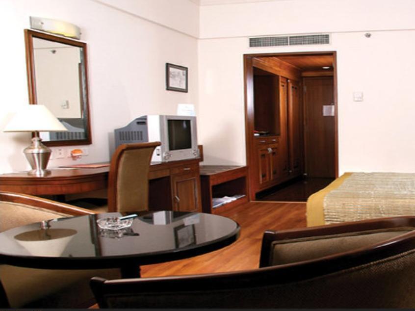 Green Park Madras Buitenkant foto A room at the hotel